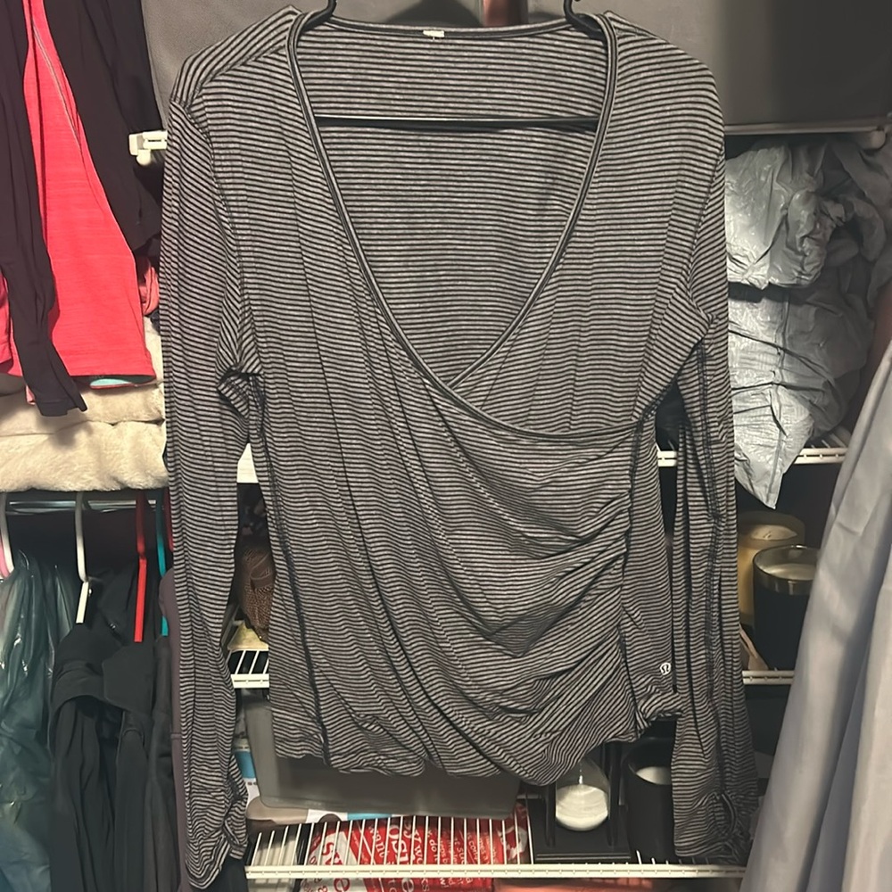 Lulu size 12 long sleeve shirt. Wrapped synch style very flattering.